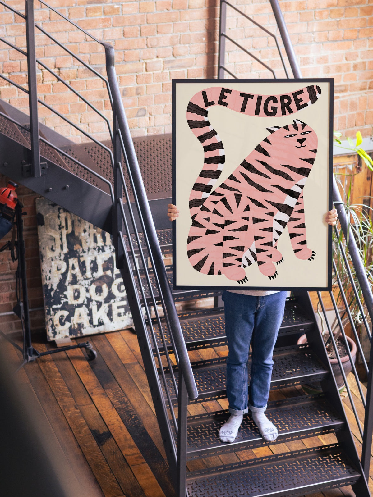 Le Tigre - White - Manne Jalilian - 30x40_Black_290626 |type=lifestyle|