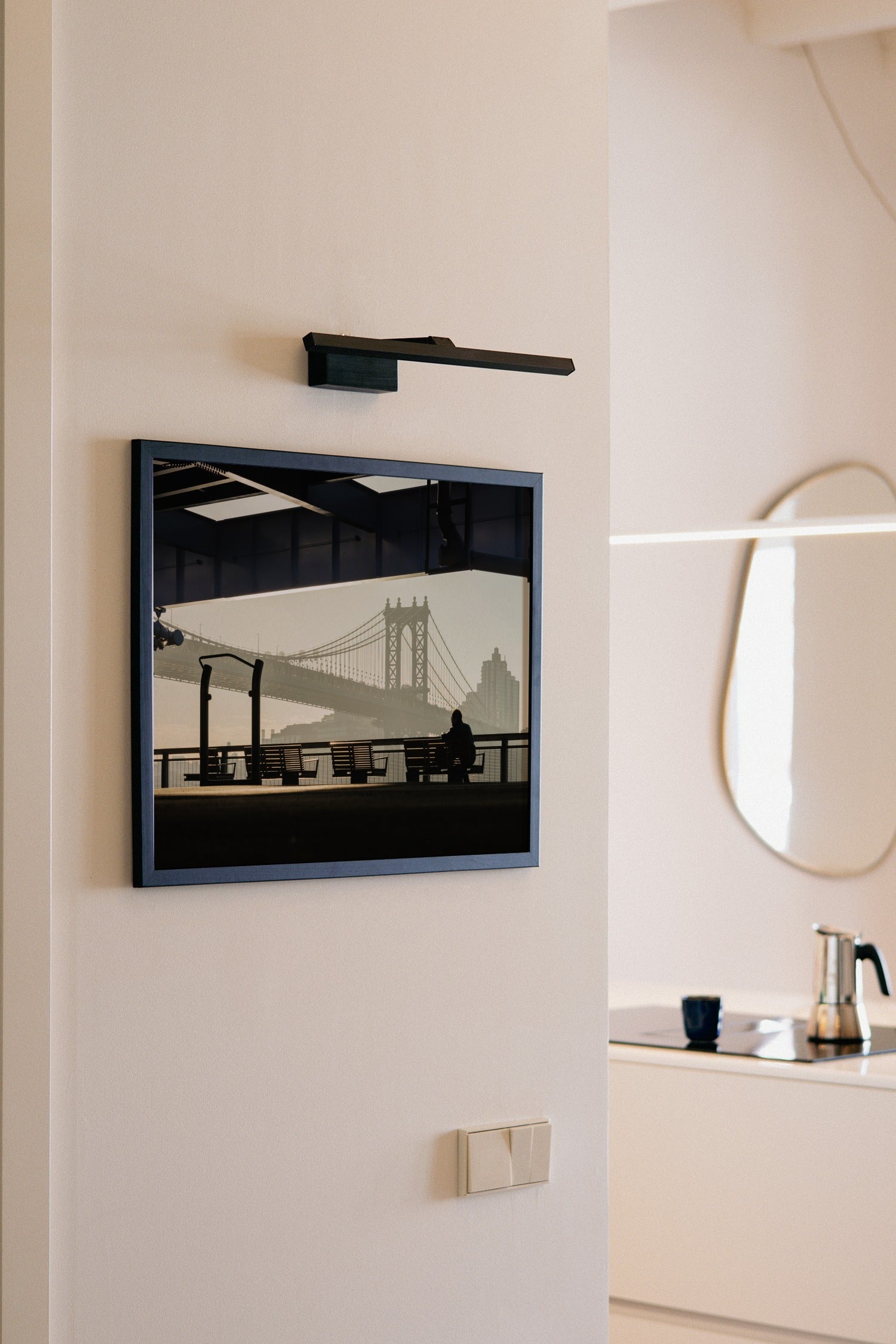 East River Morning - Cordula Schaefer - 3:4_LS_Black_100726 |type=lifestyle|