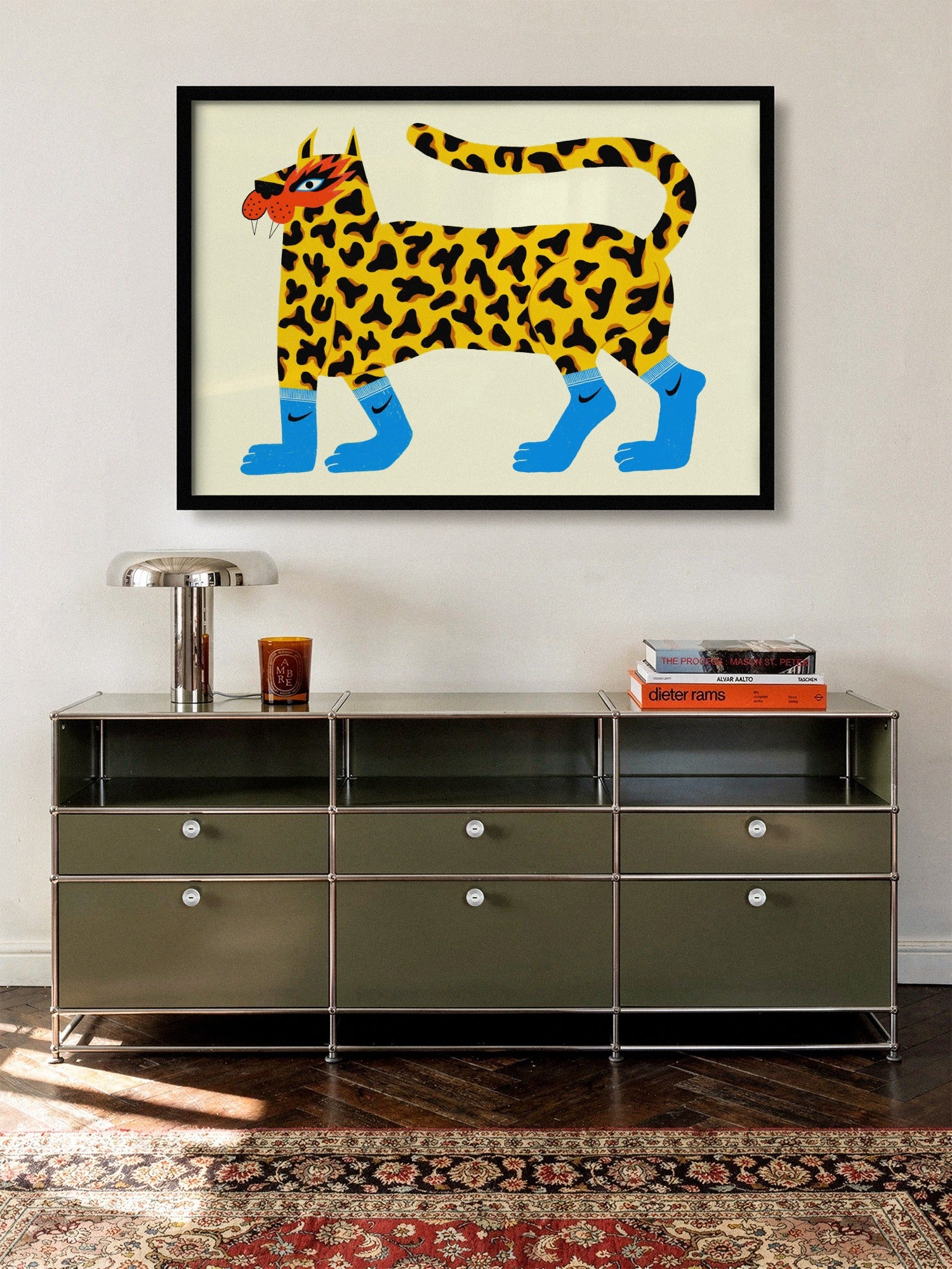 Tigre à Chaussettes - Petrouchkaka - A_L_Black_140726 [Style = A_L_Black_140726] |frame=A_L_Black_140726| |type=lifestyle|